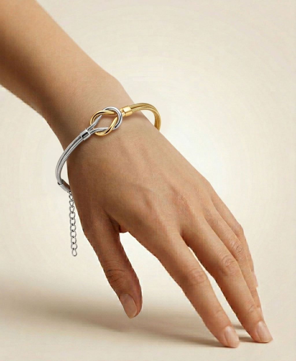 SS STYLISH KNOT BRACELET